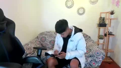 chicos hot online show from 9, 9, 2025