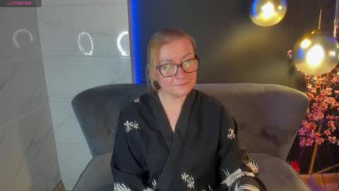 Snapshot of alexandra_kind chatting on 2, 2, 2025 Alexandra online show from 2, 2, 2025