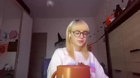 Lia online show from 12, 11, 2025