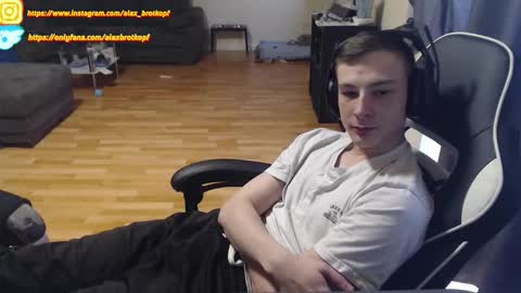 Snapshot of alexbrotkopf chatting on 21, 10, 2025 Alex online show from 21, 10, 2025