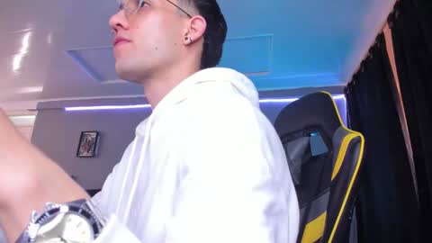 Snapshot of alexgiraldo__ chatting on 2, 10, 2025 alexgiraldo__ online show from 2, 10, 2025