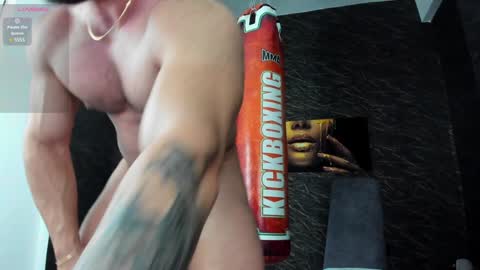 Snapshot of alexhunk09 chatting on 13, 12, 2024 alexmusclegod online show from 13, 12, 2024