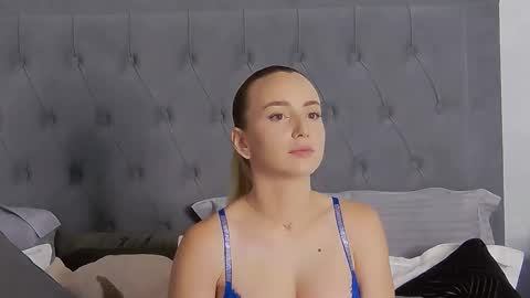 Snapshot of alexiswhiteee chatting on 12, 10, 2025 Alexis online show from 12, 10, 2025