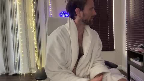 Alex Mann online show from 3, 10, 2025