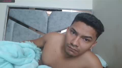 Snapshot of alexvsluisa chatting on 12, 2, 2025 alex y luisa online show from 12, 2, 2025