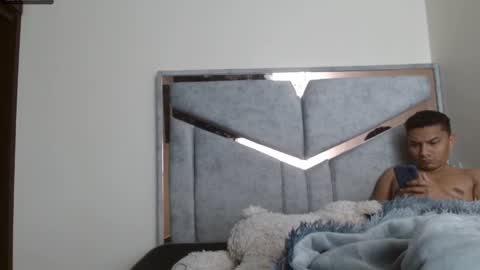 Snapshot of alexvsluisa chatting on 8, 9, 2025 alex y luisa online show from 8, 9, 2025