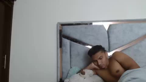 Snapshot of alexvsluisa chatting on 10, 9, 2025 alex y luisa online show from 10, 9, 2025