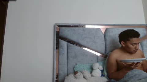 Snapshot of alexvsluisa chatting on 25, 9, 2025 alex y luisa online show from 25, 9, 2025