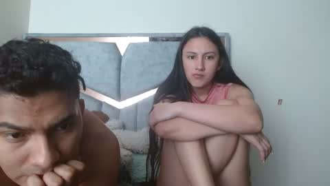 Snapshot of alexvsluisa chatting on 22, 10, 2025 alex y luisa online show from 22, 10, 2025