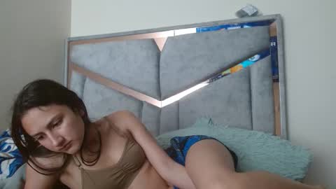 Snapshot of alexvsluisa chatting on 4, 11, 2025 alex y luisa online show from 4, 11, 2025