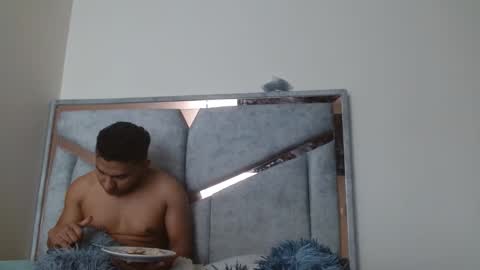 Snapshot of alexvsluisa chatting on 10, 11, 2025 alex y luisa online show from 10, 11, 2025