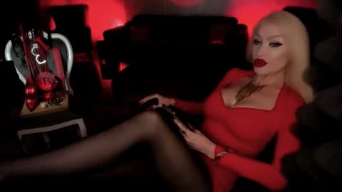 Snapshot of alfa_female chatting on 11, 10, 2025 AlfaFemale online show from 11, 10, 2025