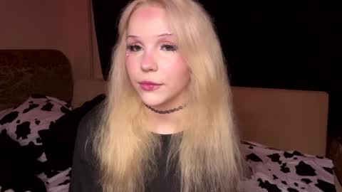 Snapshot of alicauwumeow chatting on 12, 4, 2026 Alice online show from 12, 4, 2026