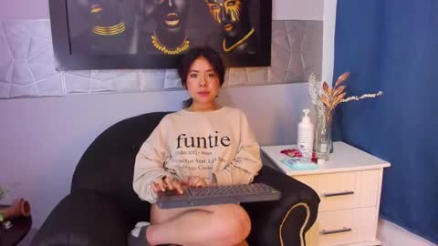  Alice Evans online show from 2, 1, 2025