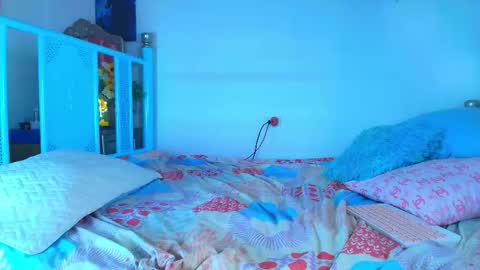 Snapshot of alice_lacroux chatting on 12, 10, 2025 Alice online show from 12, 10, 2025