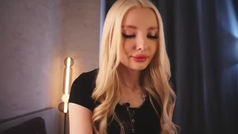 Snapshot of alice_lov3rs chatting on 27, 5, 2026 Alice online show from 27, 5, 2026
