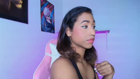 Snapshot of alice_massiel chatting on 4, 1, 2025 online show from 4, 1, 2025