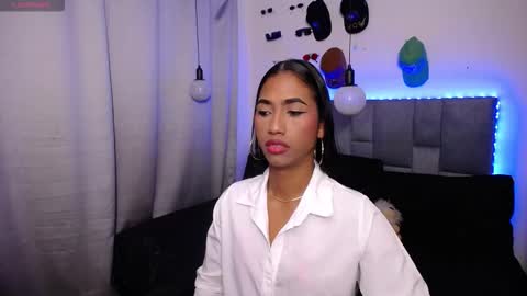 Snapshot of alice_massiel chatting on 28, 11, 2025 online show from 28, 11, 2025