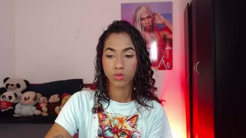 Snapshot of alice_massiel chatting on 1, 12, 2025 online show from 1, 12, 2025