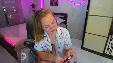 Snapshot of alice_sex_intellect chatting on 10, 9, 2025 Alice online show from 10, 9, 2025