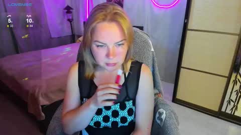 Snapshot of alice_sex_intellect chatting on 18, 9, 2025 Alice online show from 18, 9, 2025