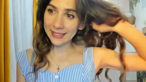 Snapshot of alice_sincere chatting on 22, 7, 2026 Alice Love you all online show from 22, 7, 2026