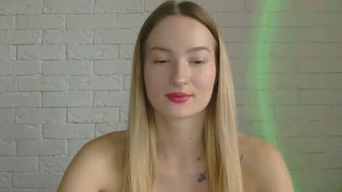 Snapshot of alice_sweet_01 chatting on 21, 10, 2025 Alice online show from 21, 10, 2025