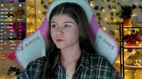 Snapshot of alice_tails chatting on 23, 10, 2025 Alice online show from 23, 10, 2025