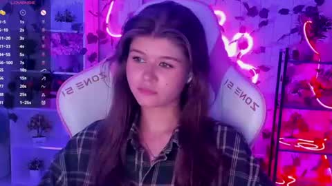 Snapshot of alice_tails chatting on 8, 7, 2026 Alice online show from 8, 7, 2026