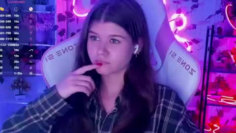 Snapshot of alice_tails chatting on 9, 7, 2026 Alice online show from 9, 7, 2026