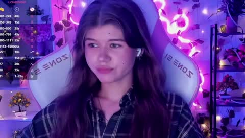 Snapshot of alice_tails chatting on 13, 7, 2026 Alice online show from 13, 7, 2026