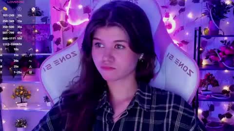 Snapshot of alice_tails chatting on 23, 7, 2026 Alice online show from 23, 7, 2026
