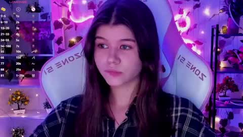Snapshot of alice_tails chatting on 27, 7, 2026 Alice online show from 27, 7, 2026