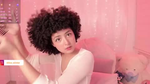 Snapshot of alice_wiinter chatting on 5, 11, 2025 Alice online show from 5, 11, 2025