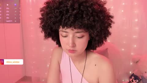 Snapshot of alice_wiinter chatting on 11, 11, 2025 Alice online show from 11, 11, 2025