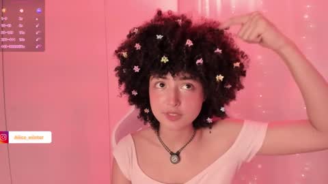 Snapshot of alice_wiinter chatting on 19, 11, 2025 Alice online show from 19, 11, 2025