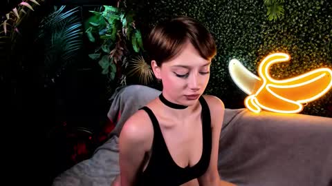 Your sweet Alice INST alicebellies online show from 22, 11, 2025