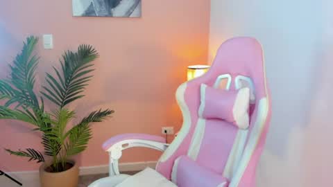 Snapshot of aliceboomx chatting on 4, 7, 2026 Alice online show from 4, 7, 2026