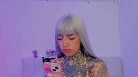 Snapshot of alicee_0 chatting on 10, 10, 2025 Alice online show from 10, 10, 2025