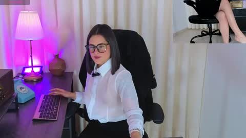 Snapshot of alicee_milf_ chatting on 18, 4, 2026 Aleja online show from 18, 4, 2026
