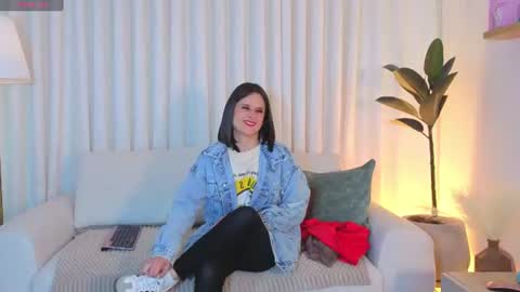 Snapshot of alicee_milf_ chatting on 2, 7, 2026 Aleja online show from 2, 7, 2026