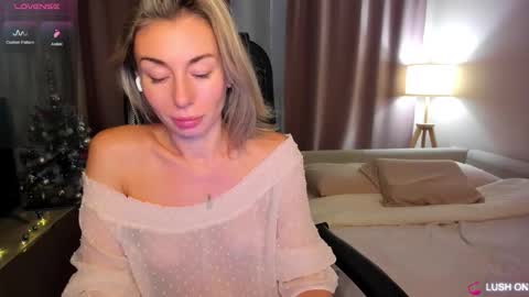 Snapshot of aliceevan chatting on 20, 12, 2025 Daniella online show from 20, 12, 2025