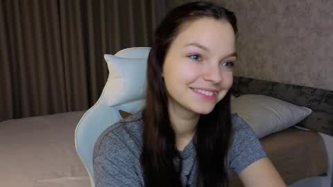 Snapshot of alicelittlekitty chatting on 11, 5, 2026 u can name me Alice online show from 11, 5, 2026