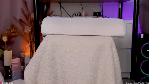 Snapshot of alicelu_ chatting on 5, 2, 2025 Elle online show from 5, 2, 2025