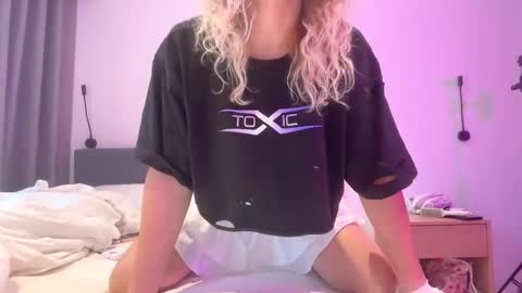 AlicePinkhead online show from 16, 10, 2025