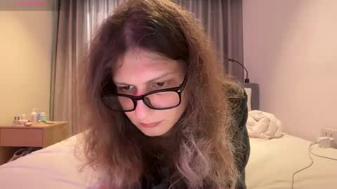 AlicePinkhead online show from 27, 3, 2026