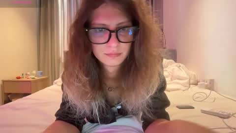 AlicePinkhead online show from 17, 4, 2026