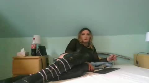 Snapshot of alicesissx13 chatting on 21, 10, 2025 Alice online show from 21, 10, 2025