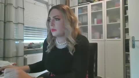 Snapshot of alicesissx13 chatting on 29, 10, 2025 Alice online show from 29, 10, 2025