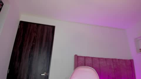 A L I C E  T H U N D E R online show from 25, 4, 2026